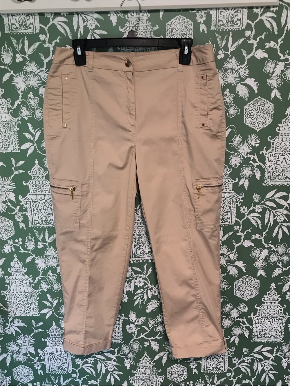 Chico’s Khaki Cropped Pants with Cargo Pockets with Gold Zippers